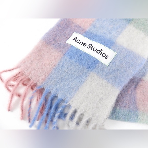 Mohair checked scarf - Picture 2 of 4